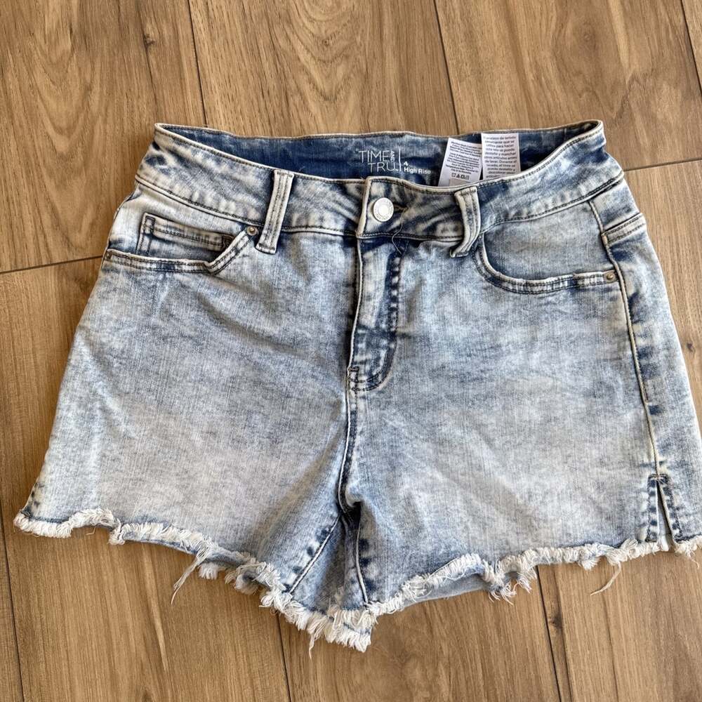 Women’s Time & Tru Light Blue Distressed Denim Shorts Size 4 frayed boho beach